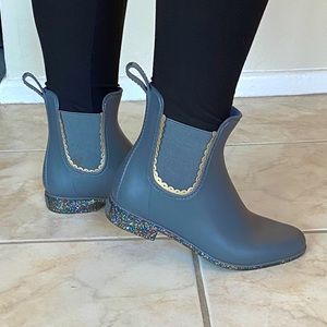 Women’s Jack Rogers Sallie Rain Boots, size 6